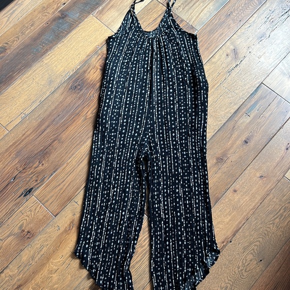 Hem & Thread Romper - Picture 7 of 10